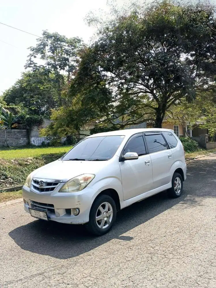 Daihatsu Xenia 2010 Bensin