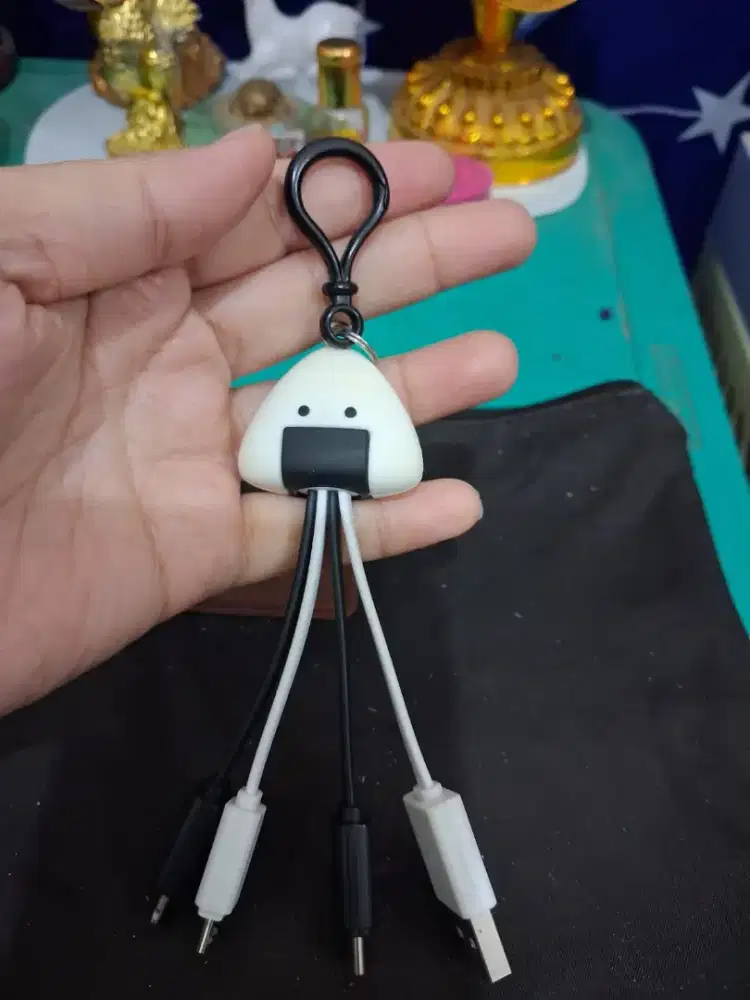 Charger kabel 3 in 1
Charger keychain onigiri
Limited edition
Barang t