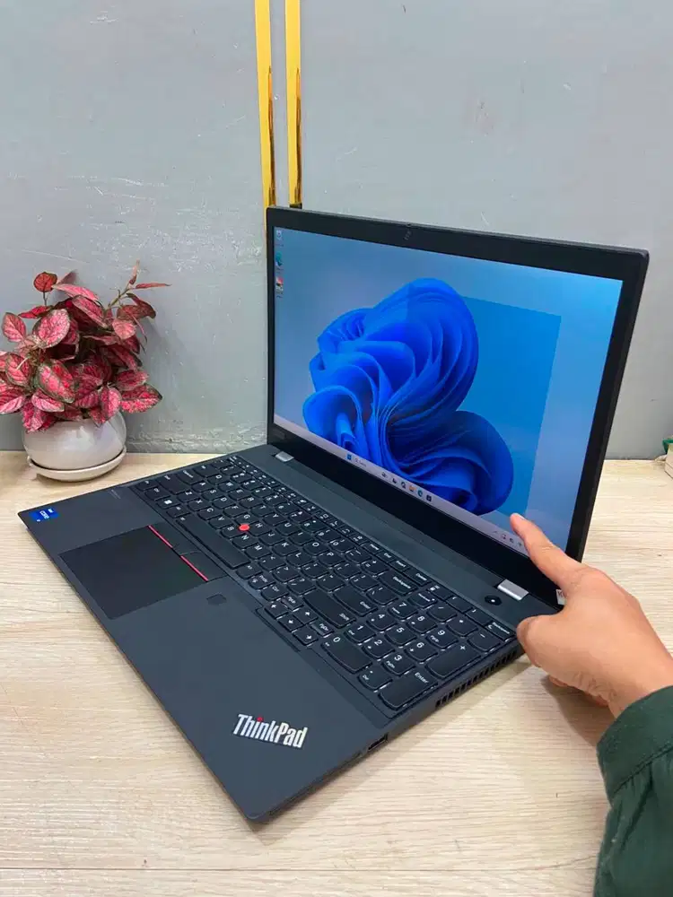 Laptop T15 G11 lenovo thinkpad i7 16gb 256gb touchscreen thn 2021 2022
