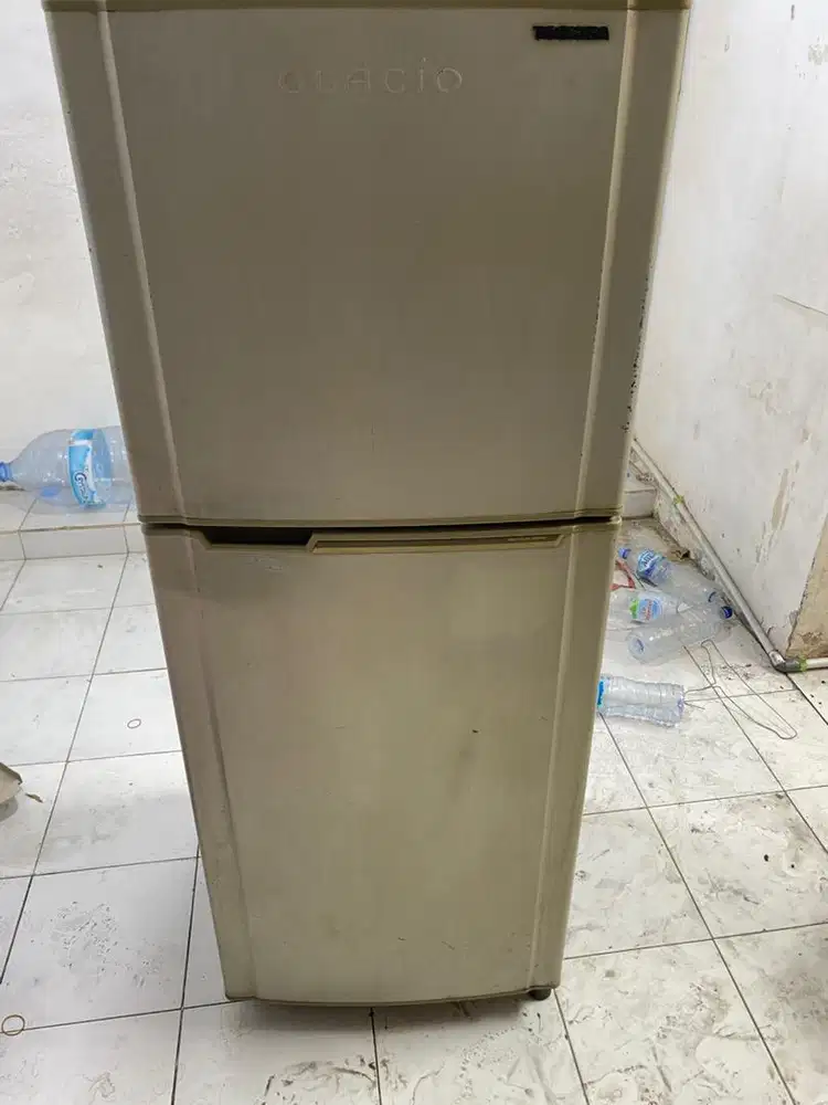 Kulkas toshiba 2 pintu