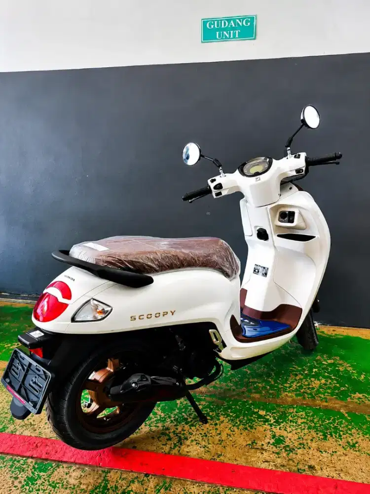 SCOOPY PRESTIGE WHITE