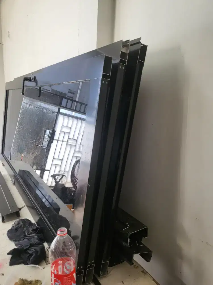 NEGO,,, Pintu kaca alumunium alexindo hitam dan kusen 2 set kayak baru