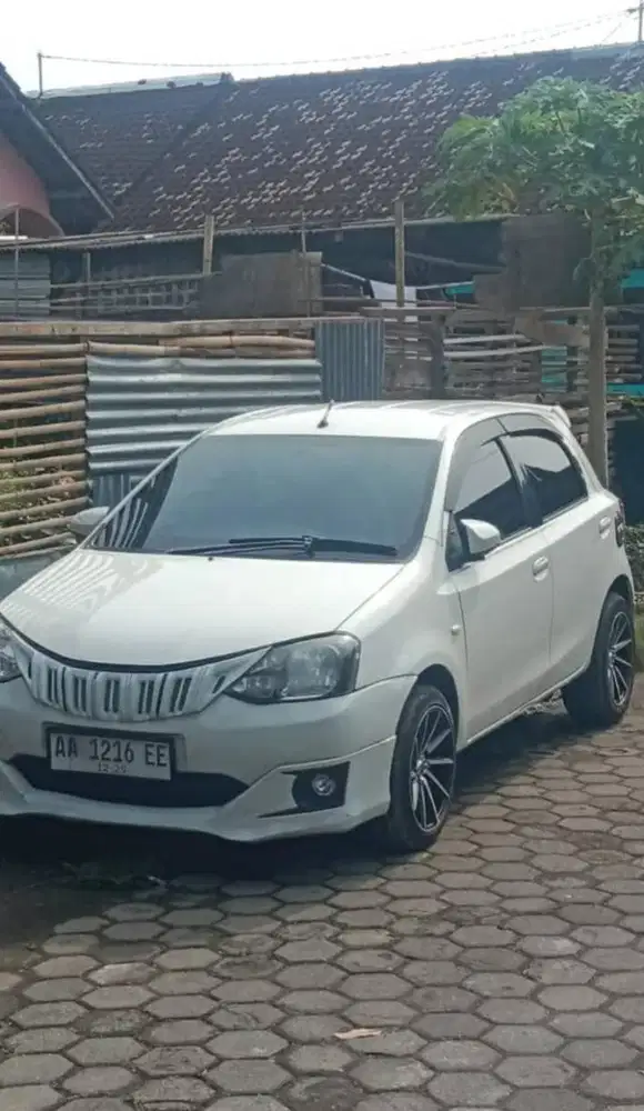 Bismillah BU dijual mobil pribadi Etios Valco 2014 Akhir
