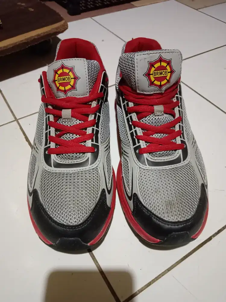 Maharin aja nih sepatu ket ukuran 40 asli BRIMOB