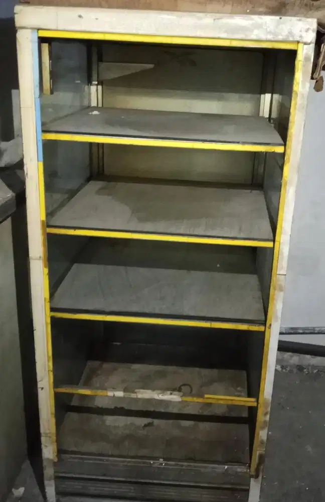 Etalase Display Barang Aluminum Kaca Tebal