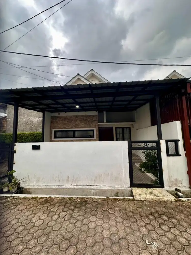 Dijual Rumah di Komplek Padang Bulan