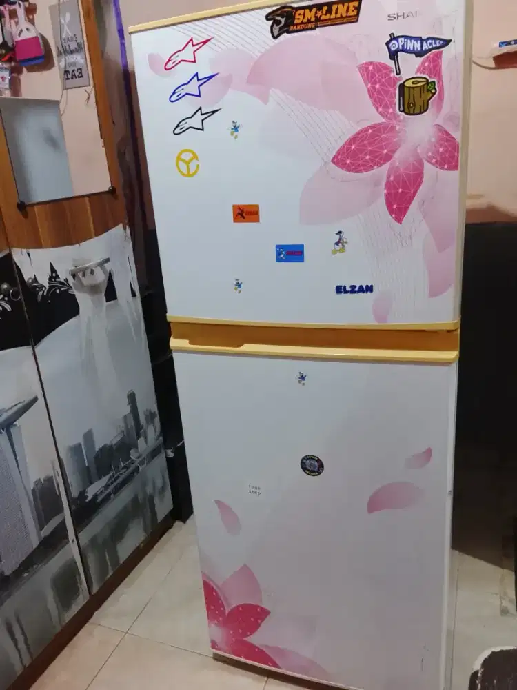Jual kulkas Sharp 2 pintu,bekas kondisi tidak dingin