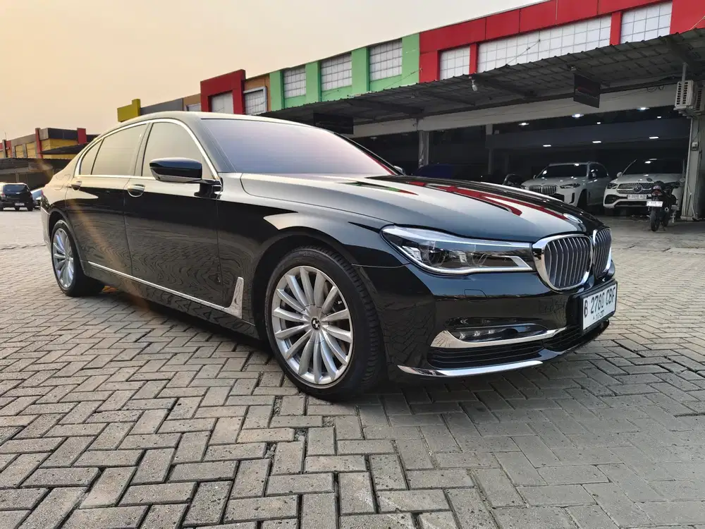 BMW 740LI 3.0 OPULENCE LUXURY LINE FACELIFT AT 2019 BLACK ON BLACK TOP