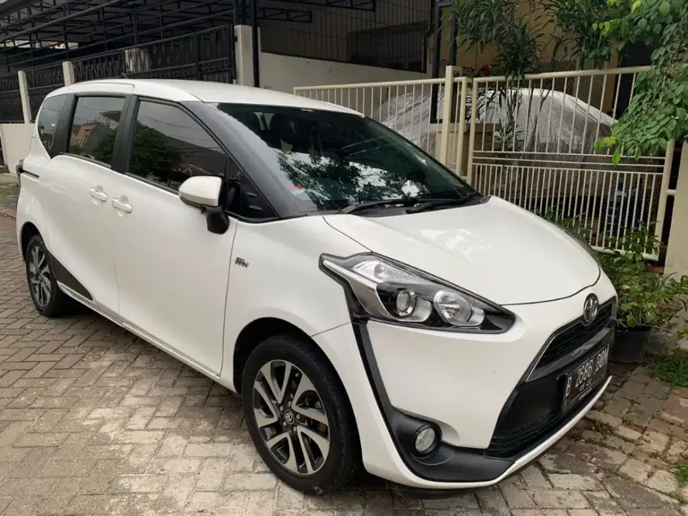 Toyota sienta V