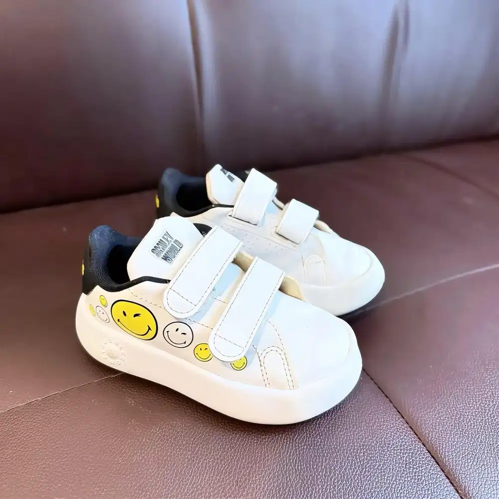 Sepatu adidas adidas Smiley Advantage