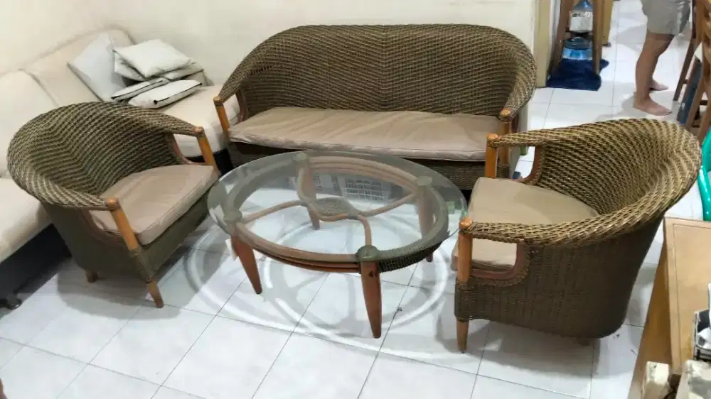 Rotan sofa set komplit 1 panjang 2 kecil 1 meja kaca jaman dulu klasik