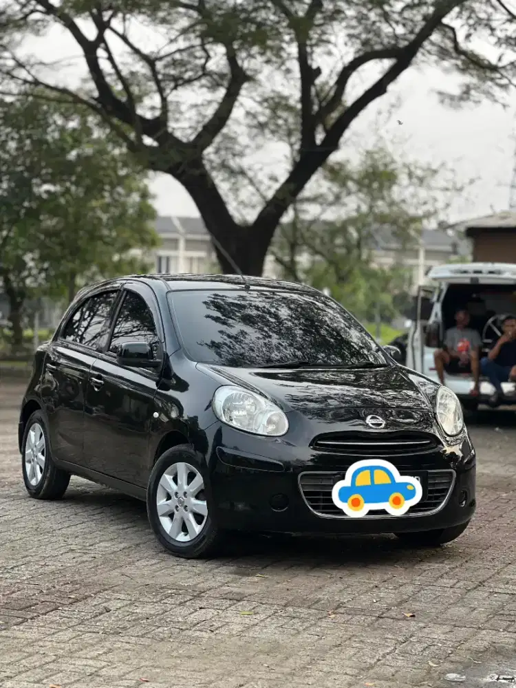 Mobil Nissan March 2011