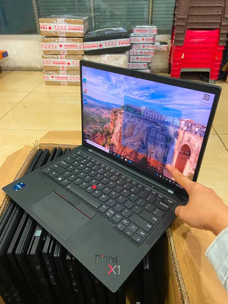Laptop X1 carbon lenovo 2023 thinkpad TH10 I7 12650 RAM 32GB NVME 256S