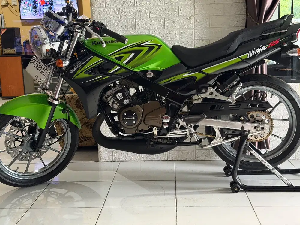 Ninja SS tahun 2011 warna Hijau