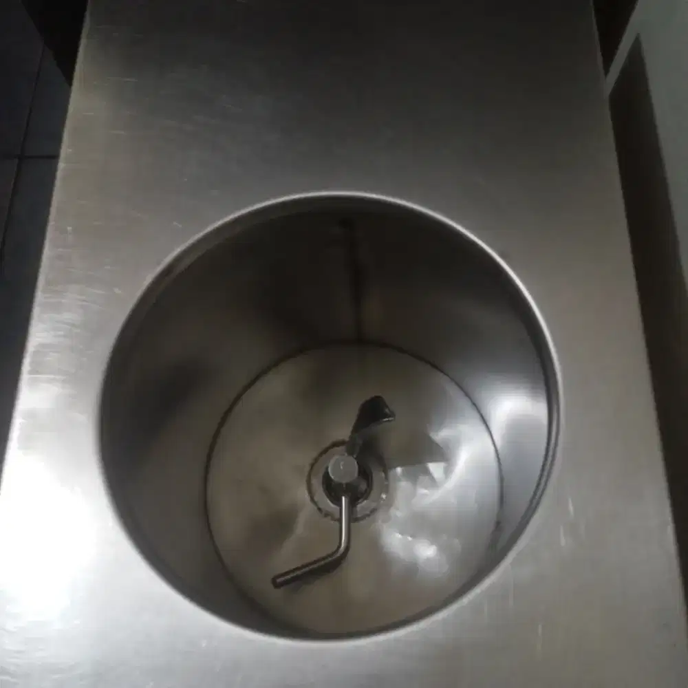 Mixer pengaduk roti atau donat