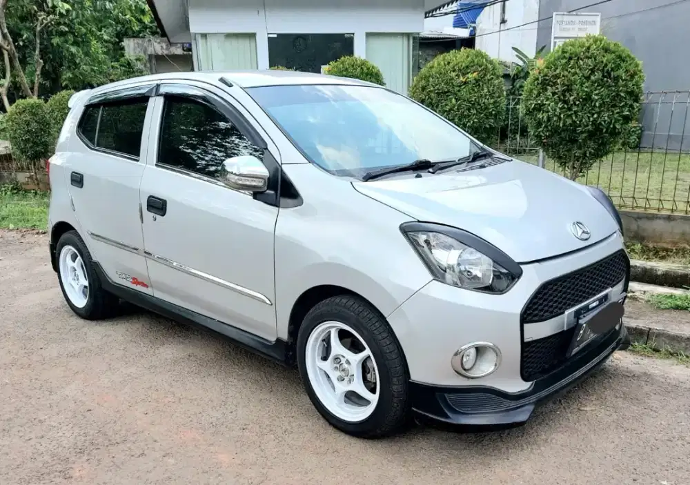 Di jual mobil ayla 2014