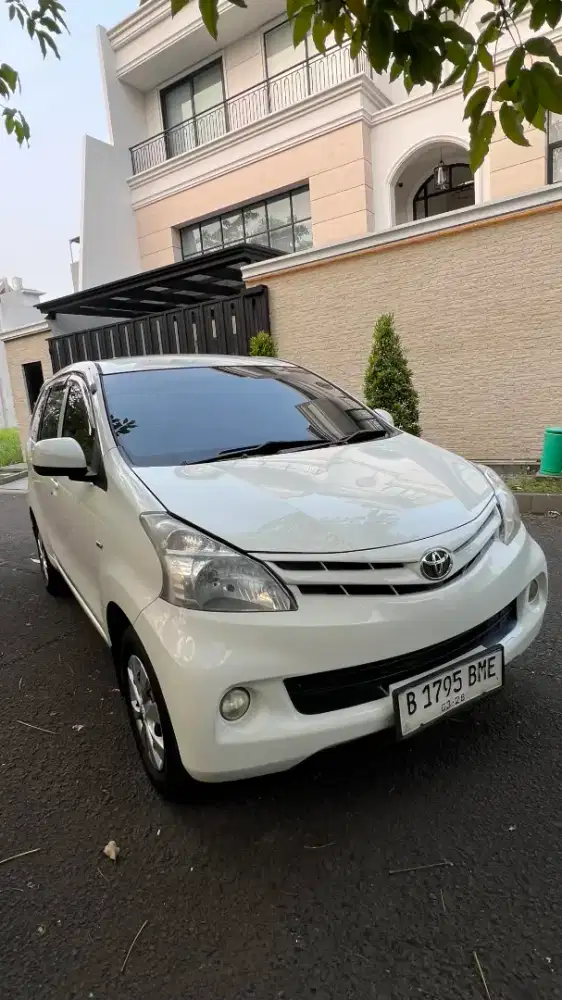 Toyota Avanza E 2013 Matic Warna Putih Pajak Panjang enak pakai