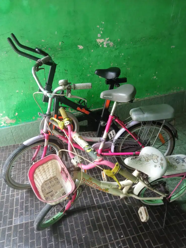 2 sepeda mini+1sepeda statis