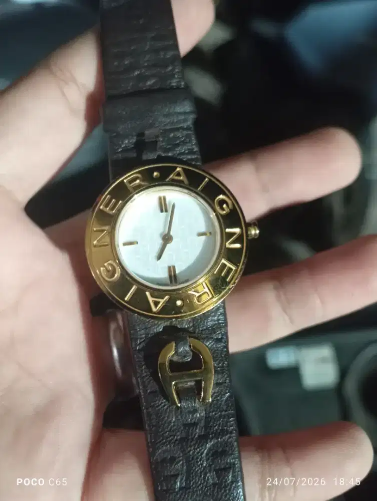 Jam tangan Aigner