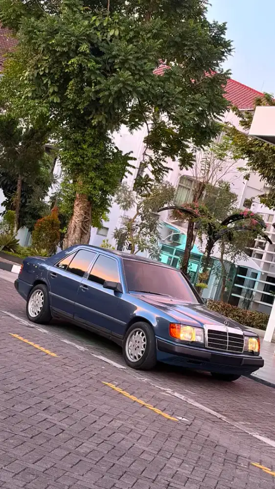 Mercedes Benz W124 300E
