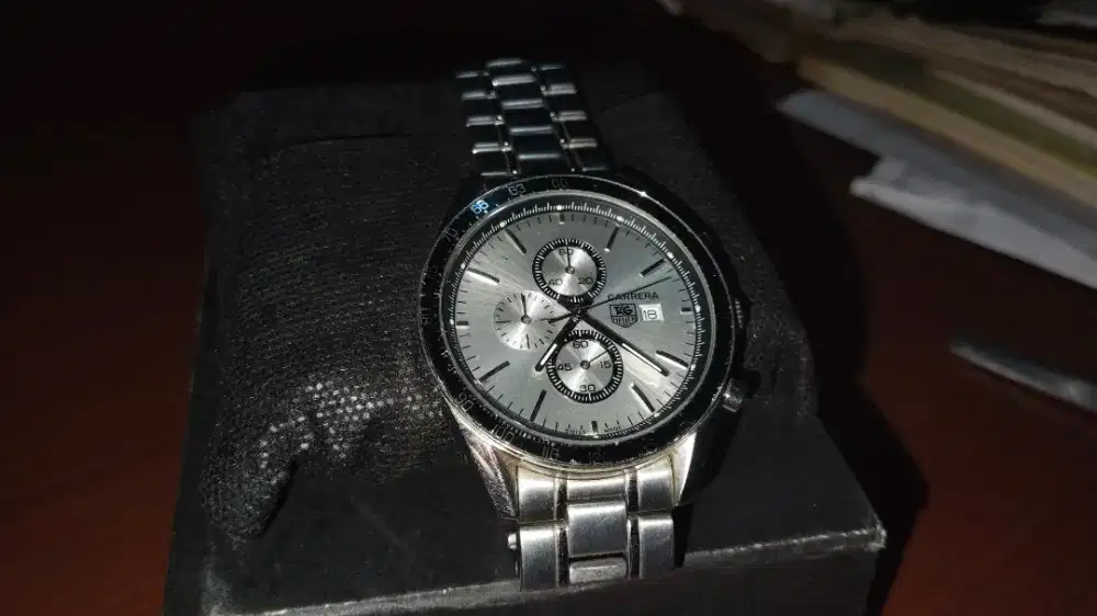 Jam Tag Heuer Carrera