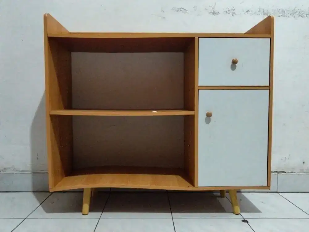 Kabinet serbaguna / meja TV 

Di jual Kabinet serbaguna / meja TV
