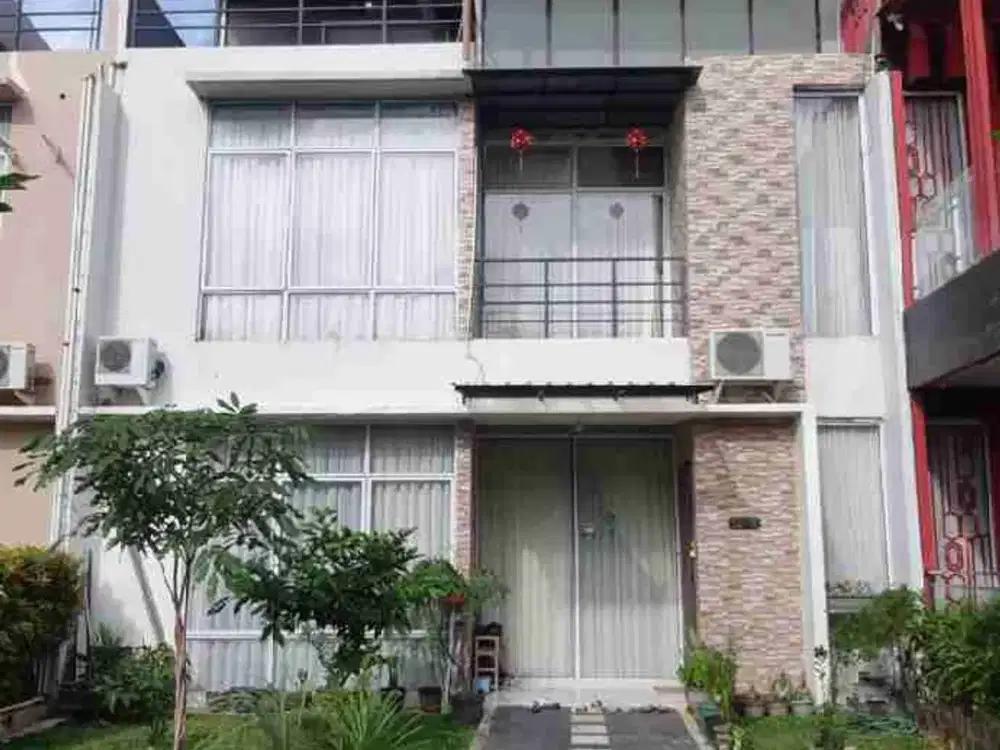 Di jual rumah mewah 3 lantai  full Furnished di batam