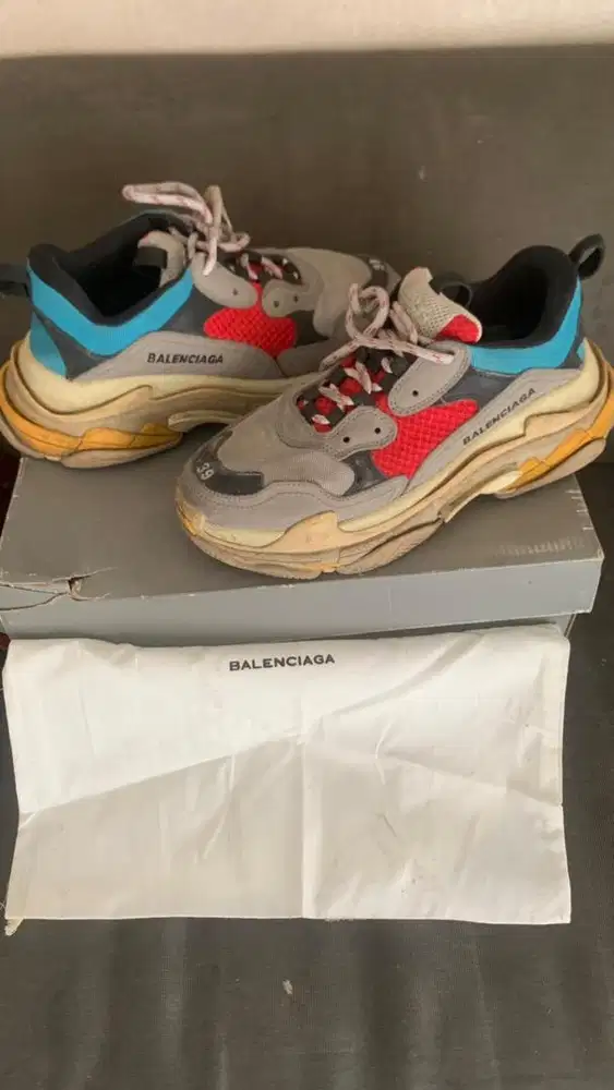 Sepatu balencga like new