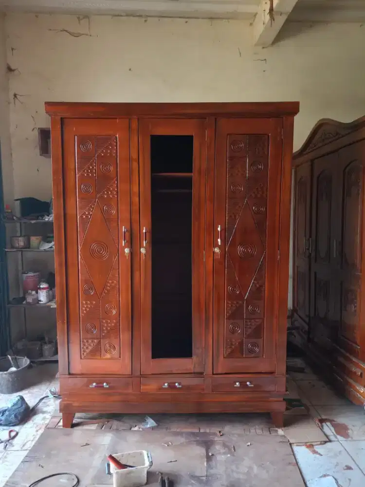 Tinggal pasang kaca lemari kayu jati pintu 3 bekas bagus bogor ukir