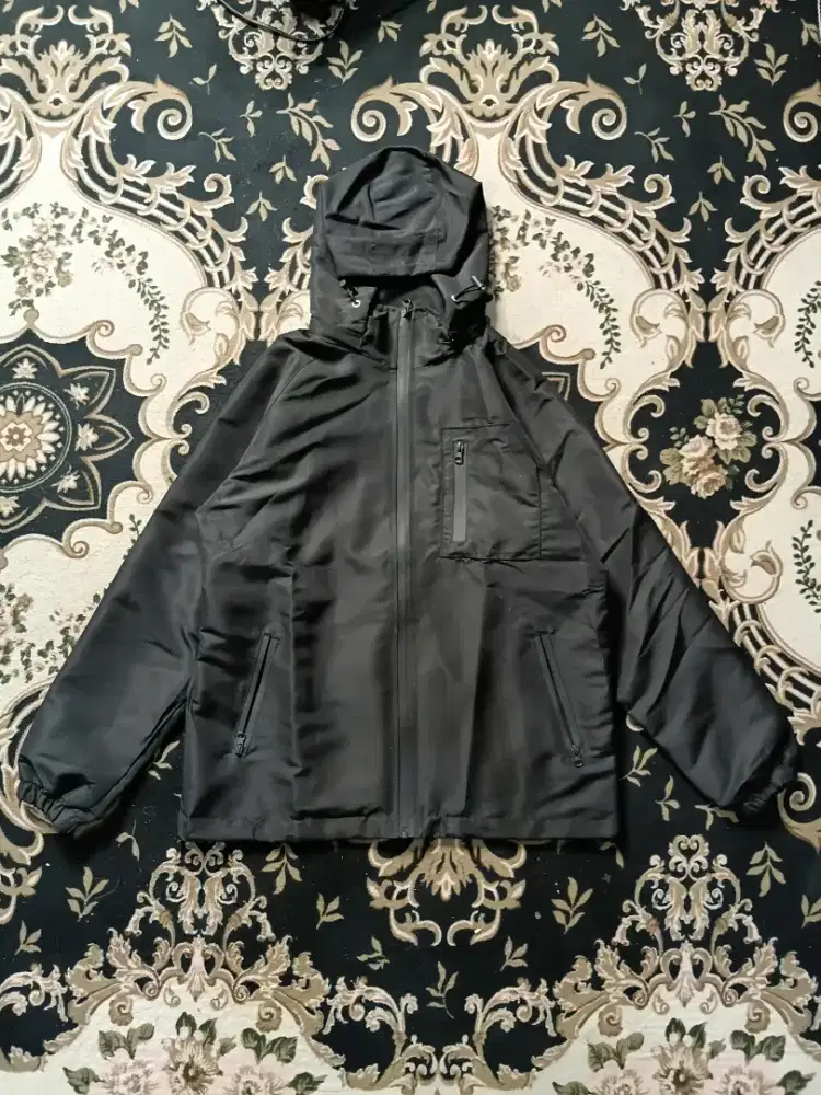dijual jaket outdoor / windbreaker warna hitam
