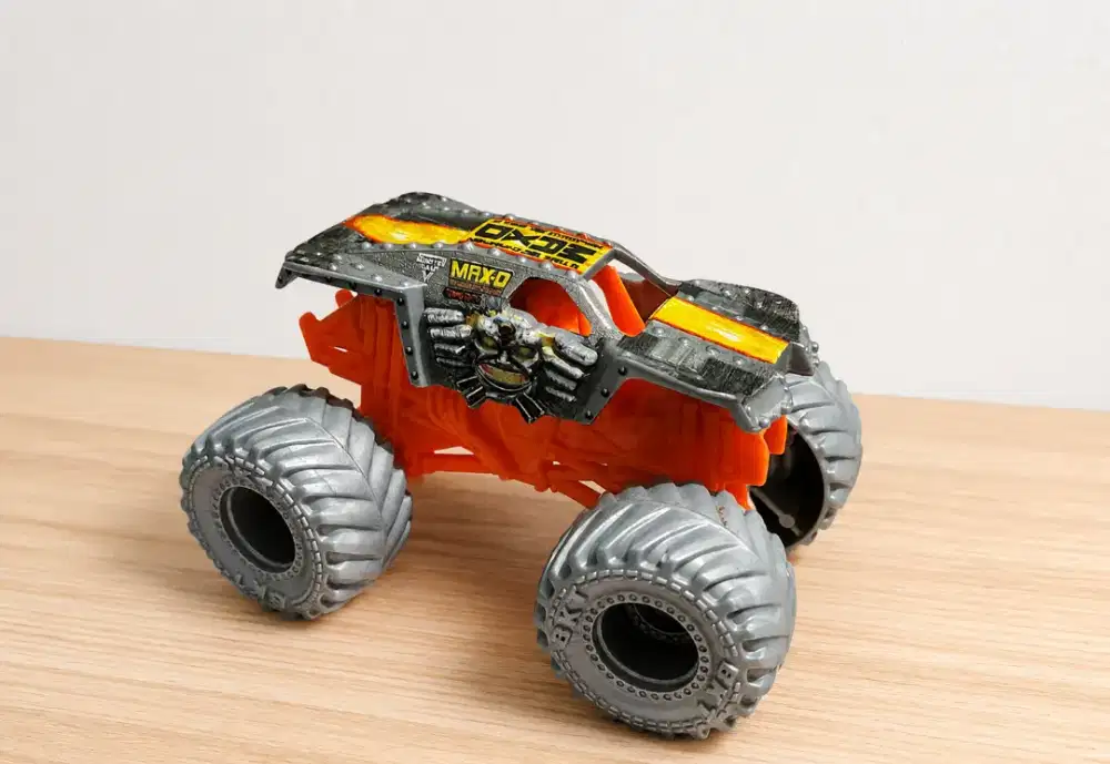 Hot Wheels Monster Trucks MAX-D Die Cast Original Skala 1:70