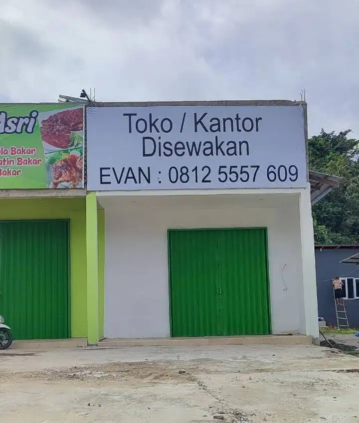 Disewakan Bangunan Toko/Kantor Strategis di pinggir jalan dua jalur