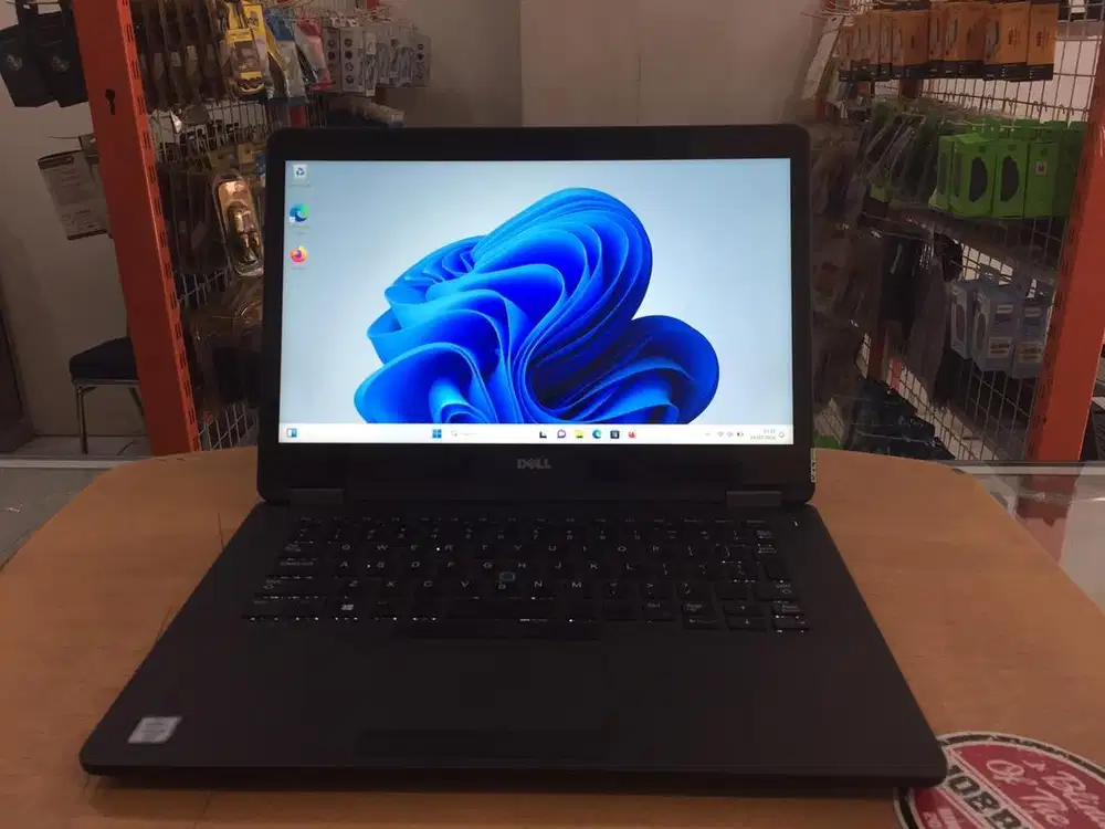 DELL Latitude E7470 Core i5Gen6 Ram 8GB SSD 128GB Touchscren 2K Mulus