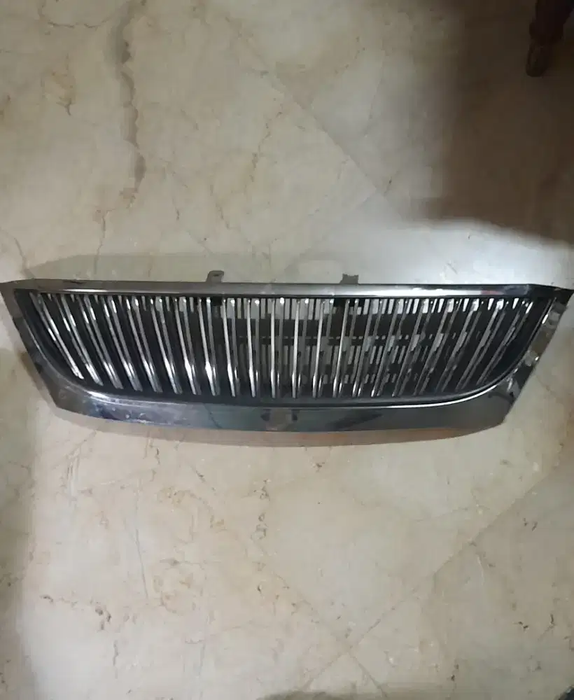 Grill toyota fortuner 2008