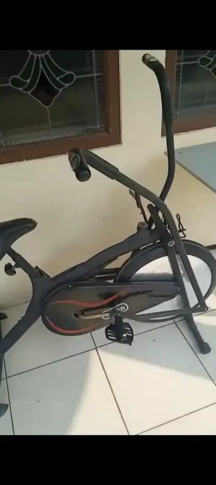 Di jual sepeda statis