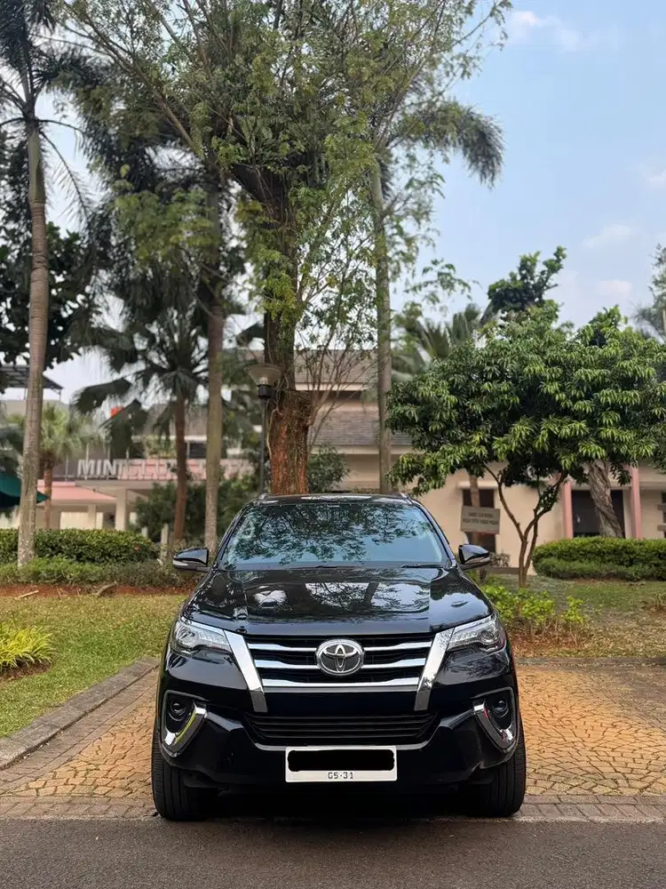 Toyota Fortuner VRZ 2016 Diesel solar LOW KM Hitam non trd Matic putih