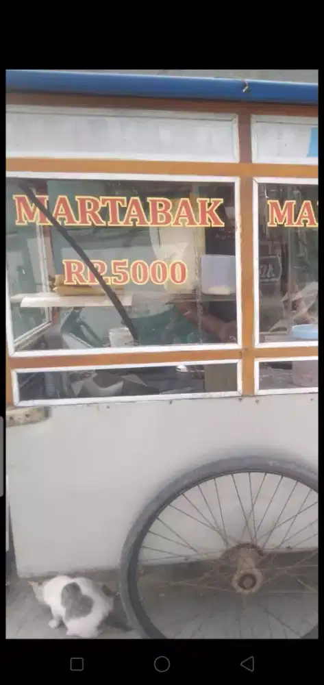 Jualan martabak manis mangkal khusus laki-laki