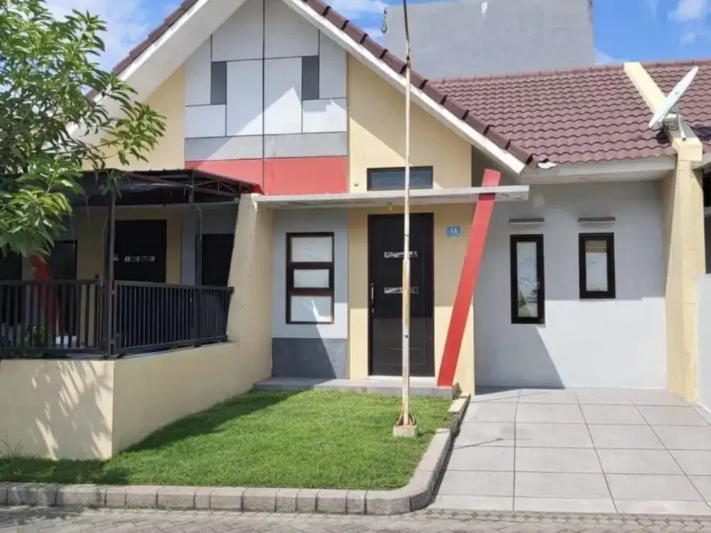 Rumah di Palm Oasis, Jl. Palm Oasis Selatan Sememi One Gate System, Hadap Selatan Row Jalan 2 Mobil Longgar