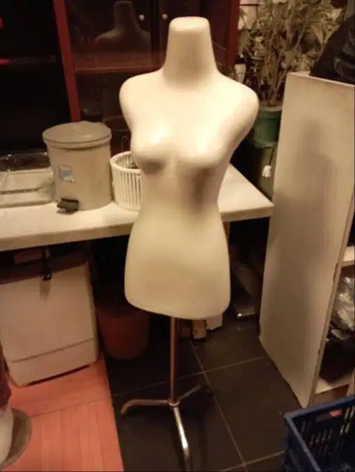 Patung Display Pakaian Manekin Perempuan