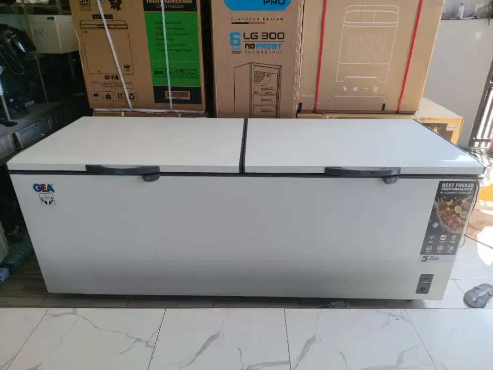 Freezer box GEA 1200 liter mulus, pemakaian 5 bulanan kartu garansi ad