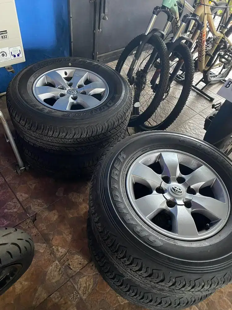 ban+velg hilux r16