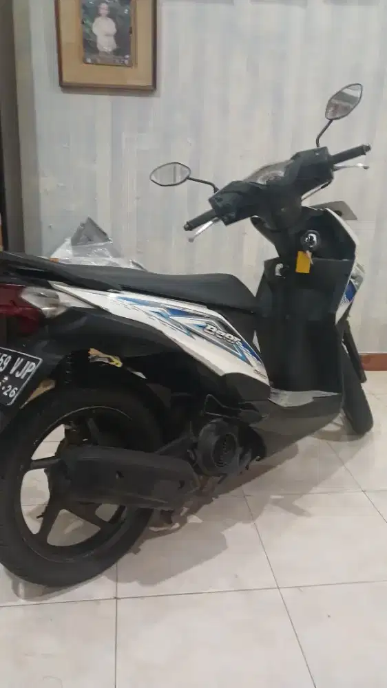 Honda Beat tahun 2014 warna putih mulus