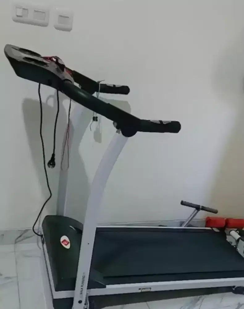 Alat olah raga treadmilld