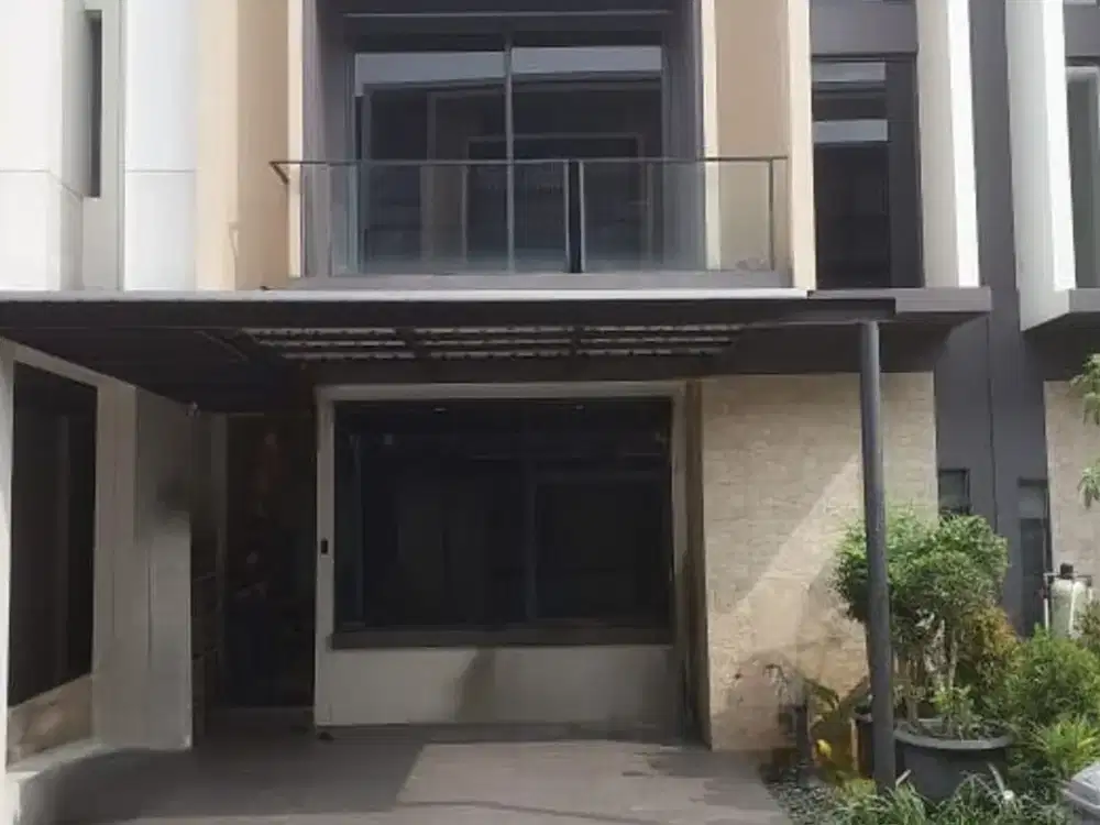 Rumah 3 Lantai 4+1 Kamar Timur Laut di Tanakayu