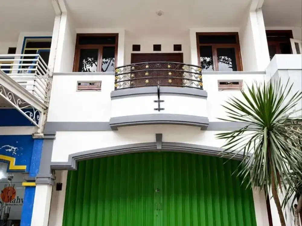 Row Jalan 3 mobil longgar  Hadap Barat Daya