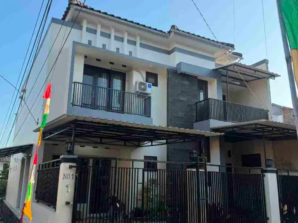 Rumah Depan Taman dan Mesjid Puro Cibeureum kota Sukabumi