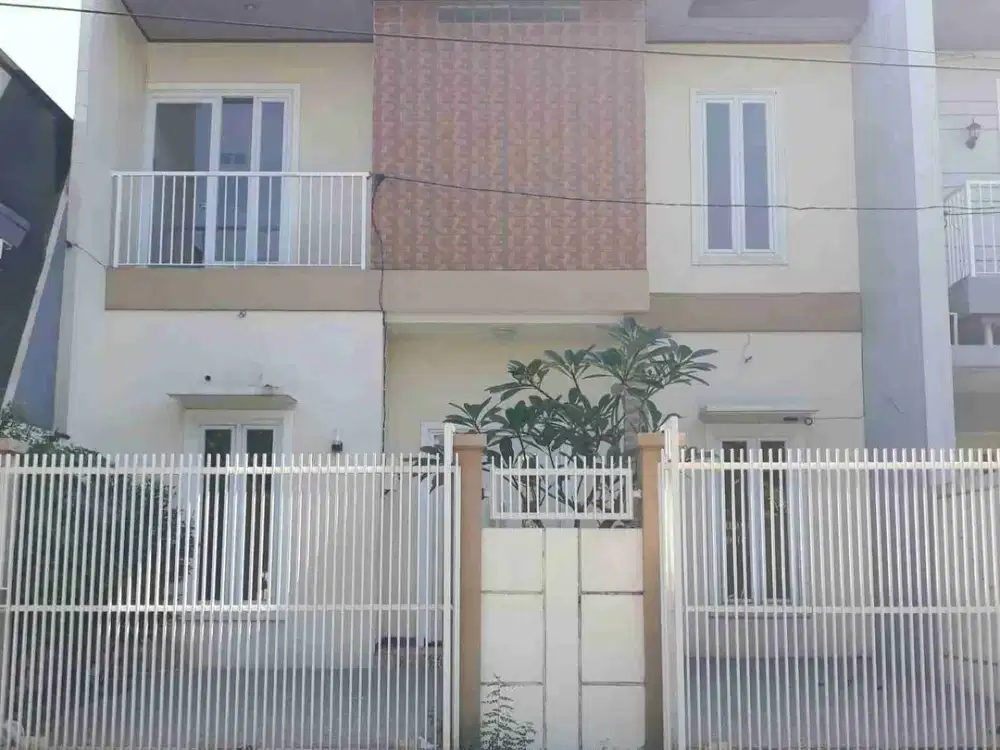 Disewakan Rumah 2 Lantai Rungkut Asri