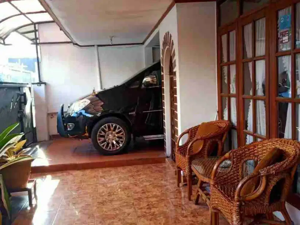 rumah luas siap huni terawat murah strategis di Margahayu Raya