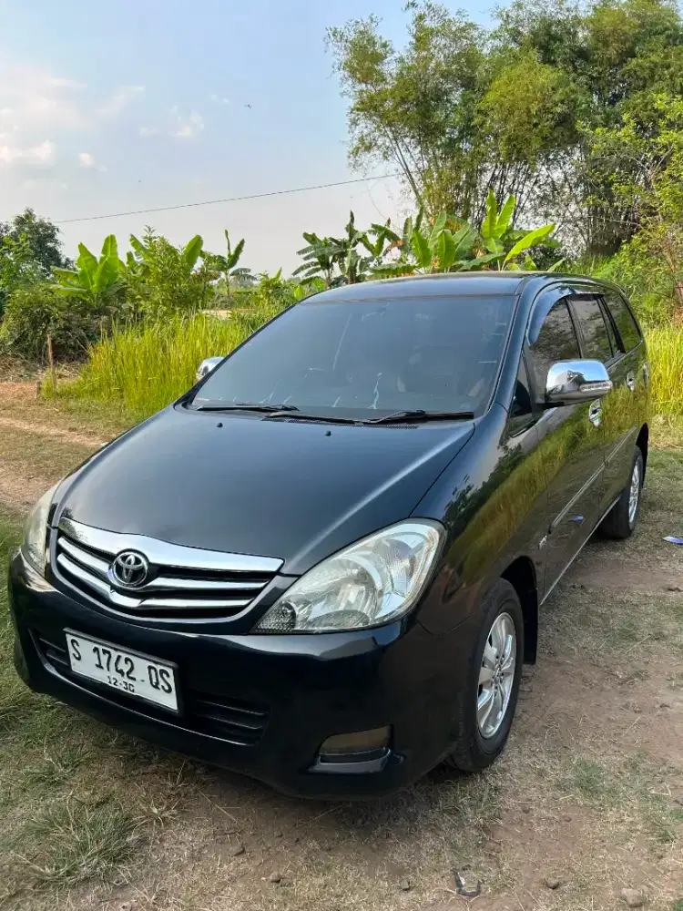 Kijang innova tipe V