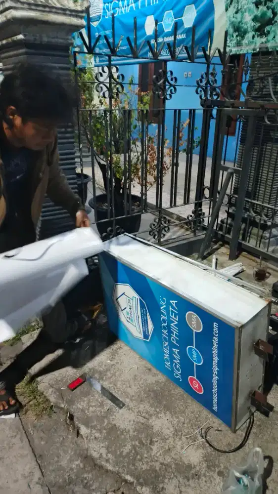 Perbaikan neon box service papan nama, ganti visual gambar banner toko